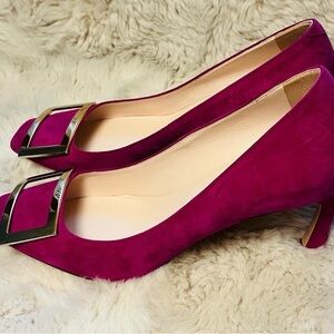 Roger Vivier Fuchsia Suede Low Heel Pumps with Metallic Buckle
